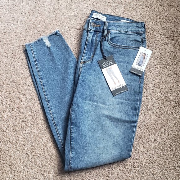 NWT! Sofia by Sofia Vergara Jeans - Picture 1 of 2